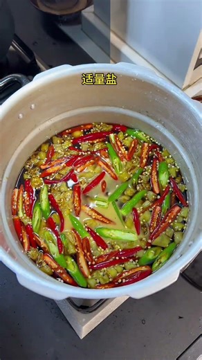 Sour, Spicy, & Crispy: Unbelievable Pickled Duck Feet Delight