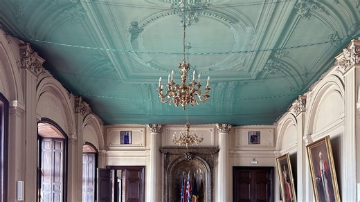 Au Palais de Justice de Liège, ce filet de protection provisoire a plus de 30 ans - RTBF Actus