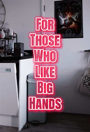 Salute to the Hand Girlies: Tall Men with Big Hands