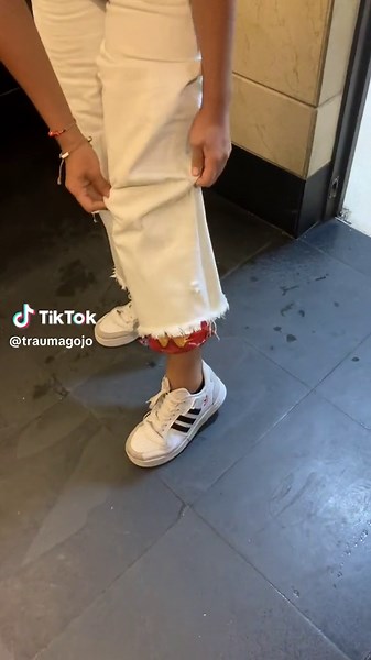 JAJAJAJAJAJAJAJAJ como meter comida al cine 🤣🤣😭 todo sea por haikyuu #haikyuu #haikyuupelicula #cine #pantalonparatiendas #parati #foryou