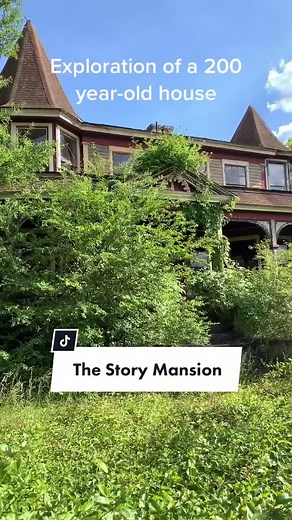 Exploring a 200-Year-Old Abandoned Mansion