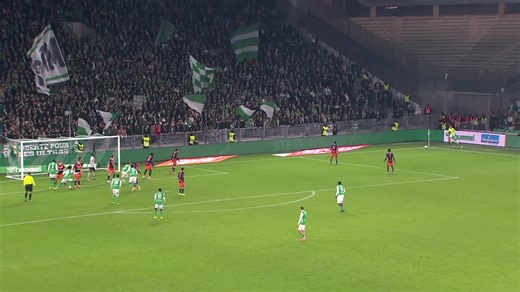 🔥 Premier match, premier but : Julien Le Cardinal n’a pas tardé à faire lever le Chaudron. ⚽ Arrivé cet hiver à l’ASSE, Julien Le Cardinal n’a pas mis longtemps à se faire remarquer. Dès son premier match à Geoffroy-Guichard, le défenseur de 28 ans a inscrit le but décisif face à Montpellier, offrant trois points précieux aux Verts. Une entame qui a immédiatement marqué les esprits. Dans les tribunes comme à l’entraînement à L’Étrat, les supporters saluent son impact. « Premier match, premier b