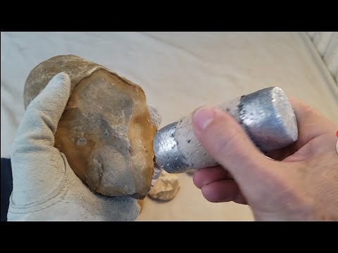 1302 - How to Flintknap Landscape Stones (Levallois Technique)