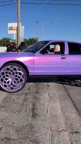 💦 Lavender purple Ford Crown Vic on 30’s pullin up to Florida Classic