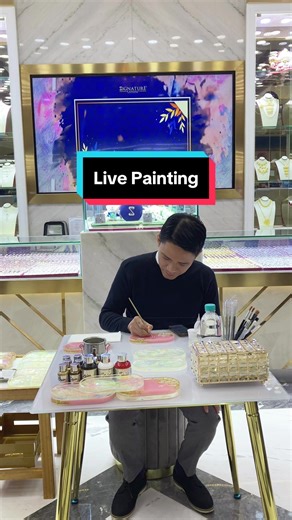 Adu Skill Melukis di Store Signature! Keren Banget!