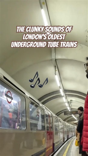 The CLUNKY SOUNDS of London’s oldest Underground Tube Trains #trainwatching #londonunderground #tfl