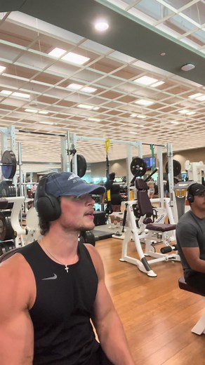 Nuevo gorro de gimnasio 🦈