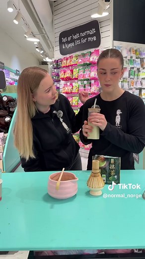 Kan vi friste med en deilig matcha? 🍵😋 NORMAL har nå fått inn alt utstyret du trenger for å lage denne superdrikken! ✨ pssst! Noe av utstyret kan også brukes som dekor på hytteveggen… ⛷️ #normalno #nyheterhosnormal #matcha #matchadrink #matchalatte