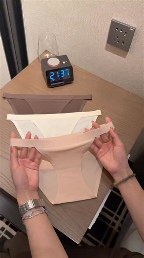 Gợi cảm không cần phô trương ✨ Chỉ cần một lớp su mỏng nhẹ ôm khẽ đường cong. 💫 Mặc như không 💫 Không viền – không hằn 💫 Dịu dàng với làn da 📩 6 Màu pastel ngọt ngào #quầnlótthunlạnh #quanlotnudep #quần_chip_nữ #quần_lót_đúc_su #quần_lót_su #quan_lot_su #quan_lot_dep #quầnlótnữđúcsu #quanlotnusu #Quầnlótsu #quanlotnucaocap #quanlotnuthunlanh https://s.shopee.vn/3qGaW6Rulv | my bikini