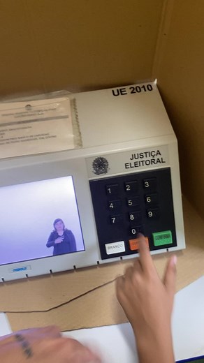 Interacting with Electronic Voting Machines: A Guide