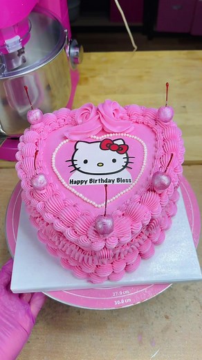 Adorable Hello Kitty Graduation Cake Decoration