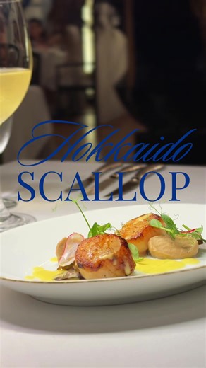 With a perfect sear, our Hokkaido Scallops offer a tender bite and delicate oceanic sweetness. Served with a silky hazelnut purée, sweet corn velouté, pickled maitake mushrooms, roasted buckwheat and a drizzle of truffle oil, it’s a lovely precursor to your main course. 📍Indigo, The Blue Mansion