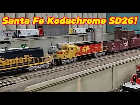 HO Santa Fe + Kodachrome SD26 Freight by Elevator!