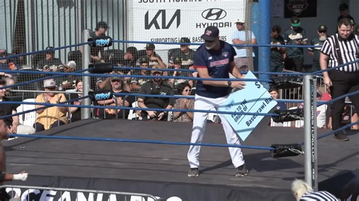JAB had $5,000 in his hands at #BASEBRAWL. Then he challenged Australian baseball legend and former New York Yankee Graeme Lloyd to double or nothing. The World Series champion accepted. Watch what happened next. | Oceania Pro Wrestling