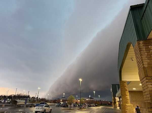 VIDEO: Shelf cloud spotted in Avon Lake as storms swept through area