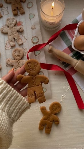 Rickus Janse van Rensburg | What do you think of this massive hot chocolate bomb?!! 😱🤭 📸: this video is by @laura.shearer , give them a follow! #winterwonderland... | Instagram