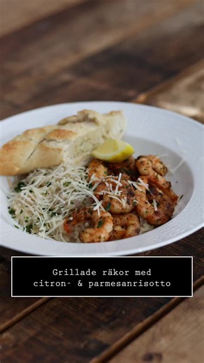 Citron- & parmesanrisotto med vitlöksmarinerade grillade räkor