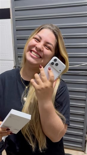 Brunny Castro on Instagram: "Umboxing do meu novo iPhone! 💕🤏🏻 @masterphonesimport Obrigada por toda atenção 👏🏻 #iphone #iphone17promax #umboxing #viral #gratidão"