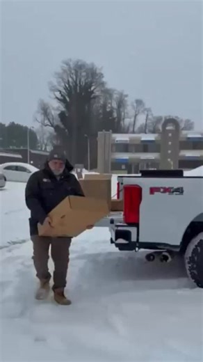 When people are cold and hungry, we don’t wait. We show up. That’s true in Kyiv and it’s true in my beloved home state of Maryland. When the winter storm hit, we moved fast. ❄️🍲 Yesterday, I was delivering meals to families in shelter as the storm hit close to home. And this is just the beginning…our @WCKitchen teams are already cooking and serving in multiple states. #ChefsForThePeople | José Andrés