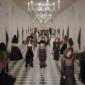 4.9M views · 7.6K reactions | An evening at the castle — the CHANEL 2020/21 Métiers d’art show, a tribute to the 16th-century romance of the Château de Chenonceau, included a special appearance by Kristen Stewart. The actress and House ambassador will also be the muse for the collection’s campaign, photographed by Juergen Teller. See more at chanel.com/-WW_RTW_MDA2021 | CHANEL | Facebook