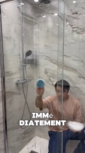 Pour nettoyer les parois de douche du vinaigre blanc et du liquide vaisselle pour éliminer le calcaire, séchée bien avec un chiffon pour éliminer les dernières trace 😉.#paroisdedouche #ne | Clean Tidyorganized