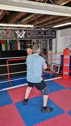 Boxing isn’t just a combat sport — it’s an incredible tool for the mind and body. My client has trained with me for a couple of years while managing Parkinson’s. Sessions like this shoulder knee tag help challenge coordination, balance, and reaction timing in a fun safe way. Every session is about progression and empowerment, not just punches 👊 proud of his consistency. #optimalboxing #boxing #boxinglife #boxingcoach | Optimal Boxing & fitness