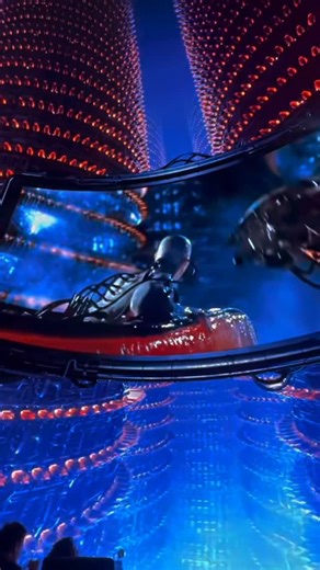 Shiv Panikker on Instagram: "The Matrix | Behind-The-Scenes Captured By 🎥 @kingvader The movie blew everyone’s mind in 1999, and these behind-the-scenes stories might just blow your mind. At the very least, you’ll probably find them pretty fascinating if you’re a fan of this groundbreaking science fiction epic. -The big “money shot” in The Matrix is the now-famous one in which Neo bends over backward to avoid bullets flying toward him. The camera rotates around him as he virtually freezes in mi