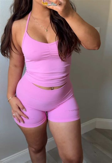 The cutest pink workout set #workoutset #workoutoutfit | Workout Outfit