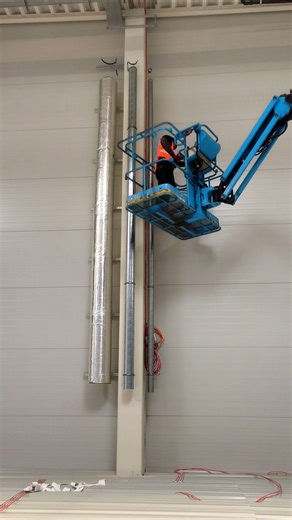 Boom Lift Ventilation Pipe Installation | Vertical Duct монтаж на висоті #hvac #lift #ductwork
