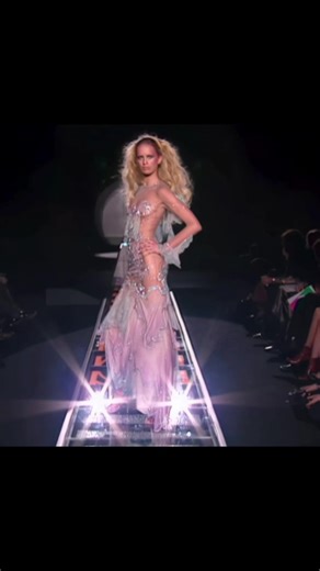 Versace Spring Summer 2002 Fashion Show Highlights