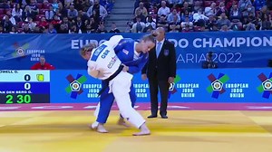 Howell (GBR) does an Ude-Garami, which is seldom seen in competition. Juji-gatame is far more common. Great to see that she can make this traditional technique work even in top competitions. | JudoCrazy