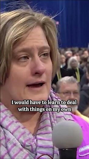 Tony Robbins Hypes The Crowd When Giving Advice To A Lady With Mental Problems