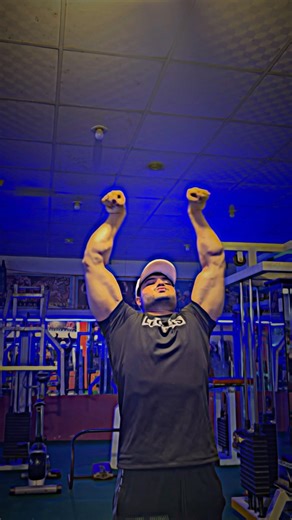 Superman pose 🔥💪🏼 #bodybuilding #bicepsworkout #motivation #fitnessmotivation #shorts