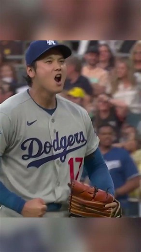 This moment between Mookie and Shohei 🤝