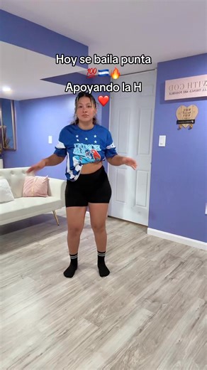 Kelin reyes on Instagram: "Hoy se baila punta y se come baledas 🙌🏼🇭🇳💯❤️🙏🏻 Apoyando la H de mi corazon❤️🇭🇳🙌🏼 #catracha #honduras #hondureña #baile #dance #Mundial2026"