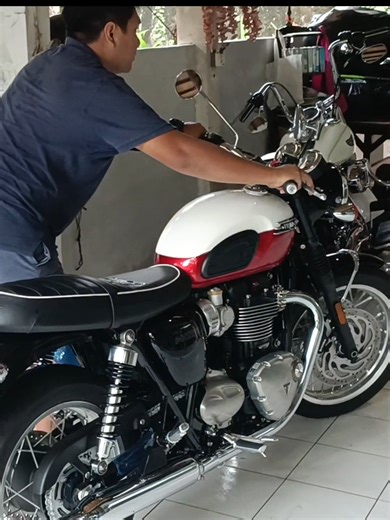 semuanya asik🥰 yg penting gass #harleydavidson #triumph #chopper