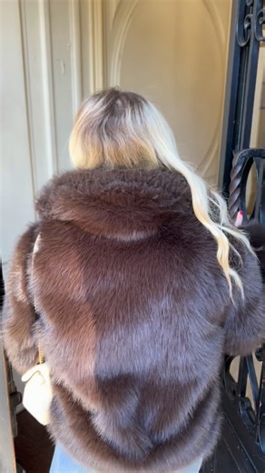 NYX Professional Makeup France on Instagram: "Un brow lift à petit prix ? Challenge accepted⚡️ The Brow Glue Crazy Lift, notre fixation sourcils la plus forte à ce jour ! Un résultat comparable à celui d’un brow lift en institut mais sans rendre ton banquier crazy : girl math💥💖 #nyxcosmeticsfrance"