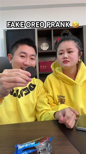 Pranking my girlfriend with a FAKE Oreo! 😂 #funny#shorts#shortsvideo #short #shortsfeed