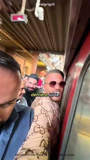 Cet Homme a Trouvé l’Astuce Parfaite pour Avoir une Place dans le Train 😆