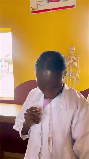 Performing acid-base titration to determine the unknown concentration with precision and accuracy. #SchoolSpirit #fypシ゚ #fyp #viral_video #goviral #creatorsearchinsight #pratical #chemistry