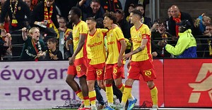 Ligue 1 | Lens bat Nantes (1-0) grâce à Mezian Mesloub, 16 ans et néo-pro, les Sang-et-Or assurés de la Ligue des champions, Nantes en Ligue 2
