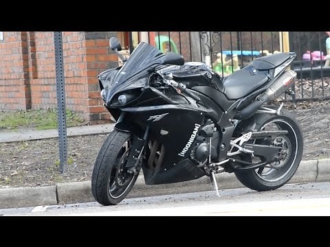 2010 Yamaha R1 - Review