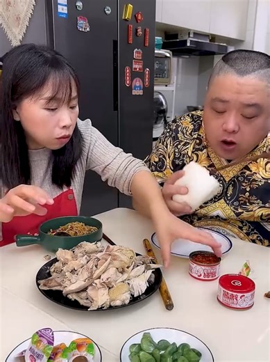 Hilarious Husband and Wife Challenge: Eating Contest