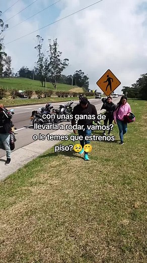 vamos o le temes que estrenemos piso?🤭#elaletosodelamt15 #bikersgirls #bikers #bogotabikers #mt15 #mt09 #quemonabikersclub🔥