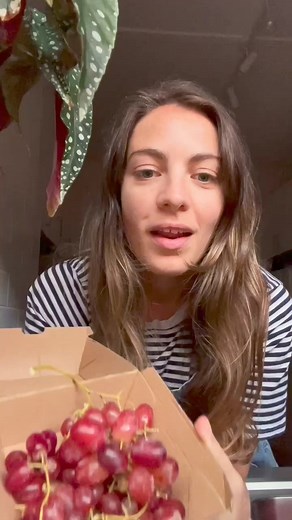 Here's how to make your grapes last waaayyyy longer👇 1. Remove the grapes from the stems 2. Rinse, strain, and put them in the bowl 3. Put them into the freezer and leave them overnight. 4. The next day, you'll have healthy snacks that will last you over a month! Let us know your sustainability tricks in the comment! #sustainability #foodwaste #grapes #tiktoktips #fyp #foryoupage #easyhack #foodhack #cheapsnack #cheaphealthysnack #healthysnack #eatclean #plantbased #plantbasedsnack #vegansnack 