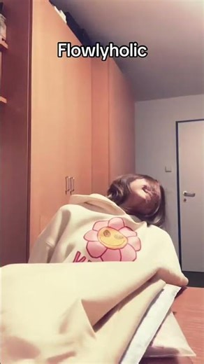 🌸flowly — made to make your day feel lighter 💫 #vienna #austria #streetwear #fashion #urbanstyle