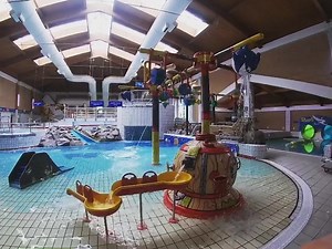 Keep out the rain this weekend & make a splash in the Leisure Pool ☂️🌧️ Ride the waves, flumes and rapids... The perfect day out for all the family. Open until 6pm - Saturday and Sunday . https://colchesterleisureworld.co.uk/colchester/swimming-pools/the-leisure-pool/ | Leisure World Colchester