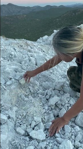 Finding Utah’s hyalite opal in Red beryl mine Wah Wah Mountain U.S.A