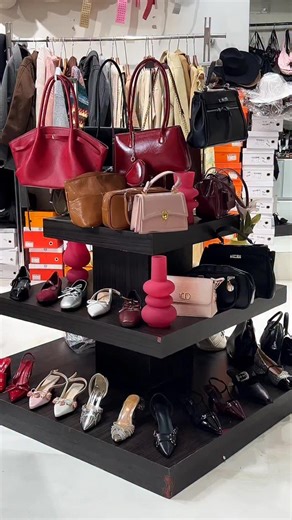 Poko ( Bags / shoes / heels ) on Instagram: "Merry Christmas 🎁🎄"