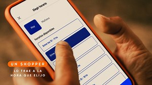 No te preocupes por salir, puedes hacer tus compras estés donde estés con agora SHOP. 🥳 Descarga la app, busca los productos que necesitas y un shopper te los lleva donde quieras y en el horario que elijas. 🤗 ¡Descárgala y pruébala hoy mismo! 🤳🏻 | plazaVea